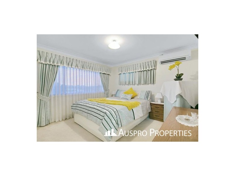 398 Warrigal Rd, Eight Mile Plains QLD 4113