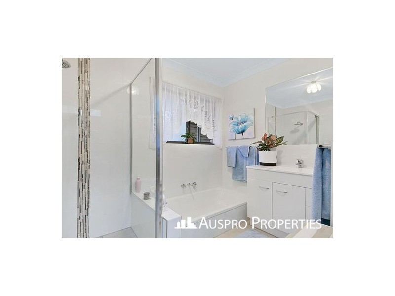 398 Warrigal Rd, Eight Mile Plains QLD 4113