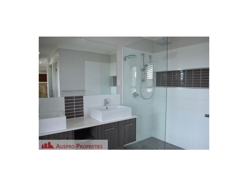 37 Parkgrove St, Birkdale QLD 4159