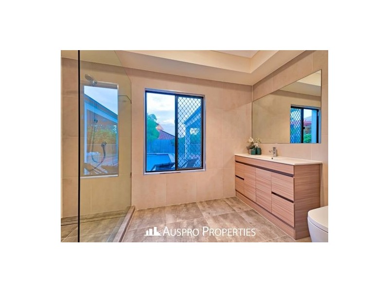 79 White Cedar Cct, Stretton QLD 4116