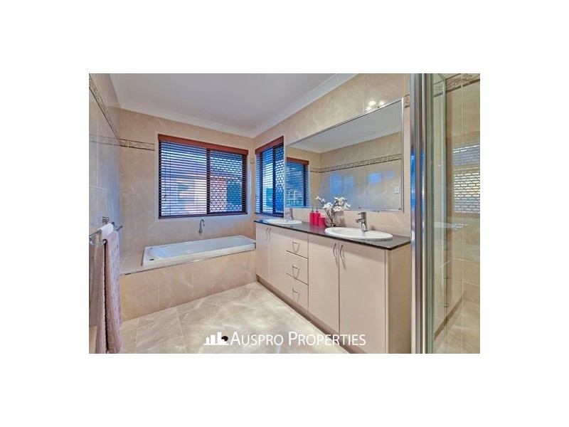 79 White Cedar Cct, Stretton QLD 4116