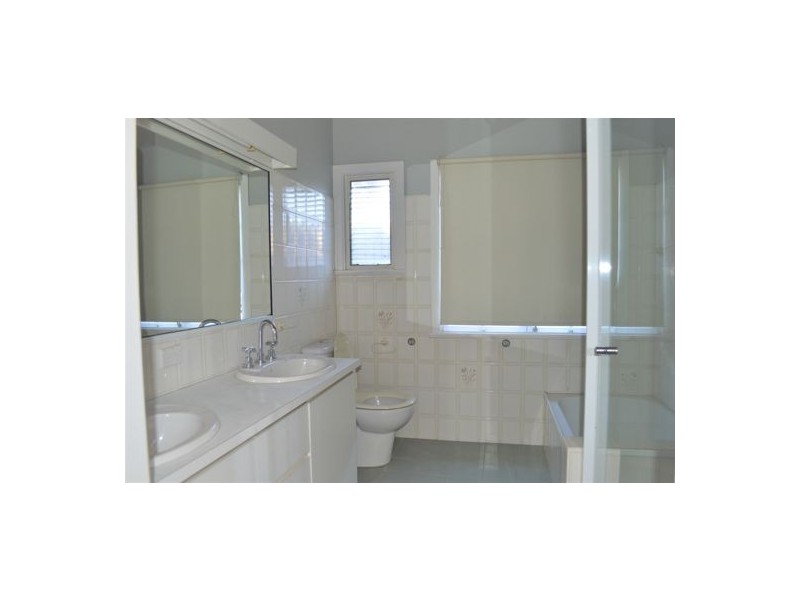 42 Lorinya St, Mansfield QLD 4122