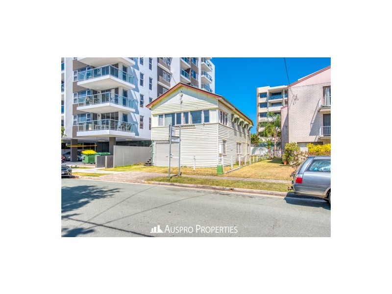 12 Norman St, Southport QLD 4215