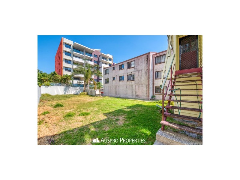 12 Norman St, Southport QLD 4215