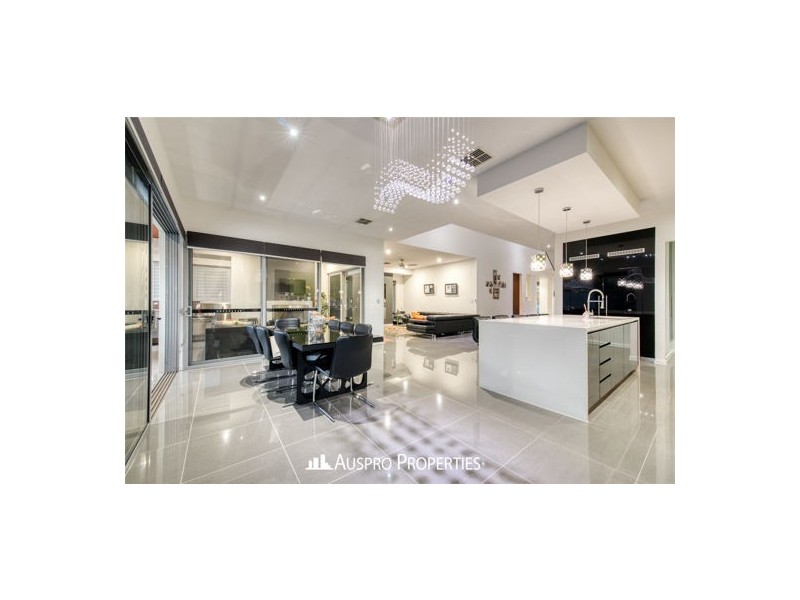 110 The Parkway, Stretton QLD 4116