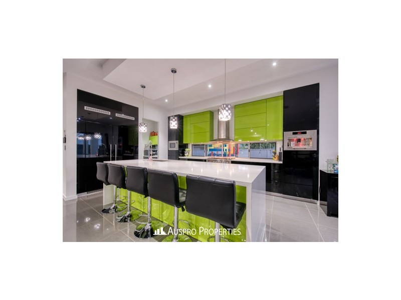 110 The Parkway, Stretton QLD 4116