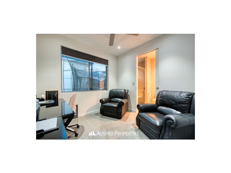 110 The Parkway, Stretton QLD 4116
