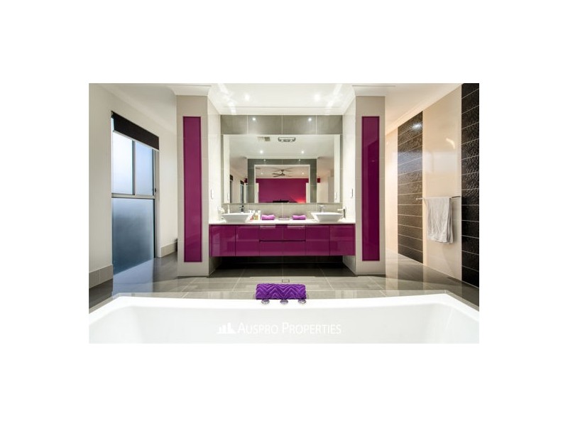 110 The Parkway, Stretton QLD 4116