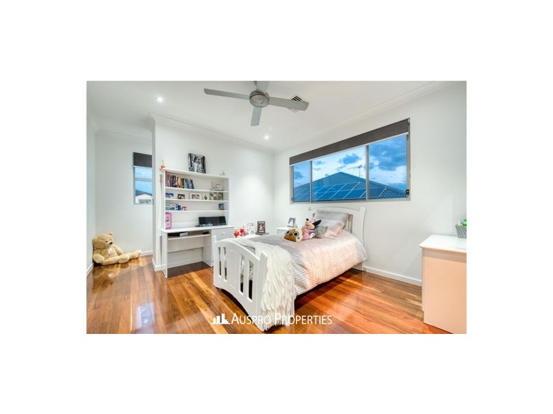 110 The Parkway, Stretton QLD 4116