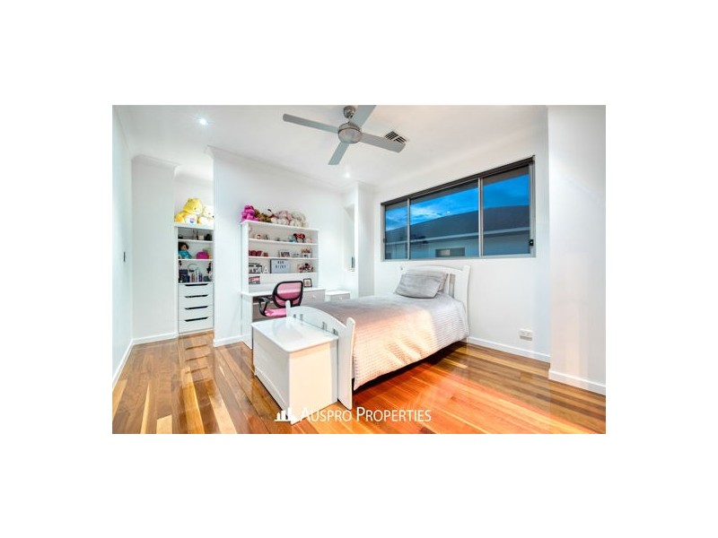 110 The Parkway, Stretton QLD 4116