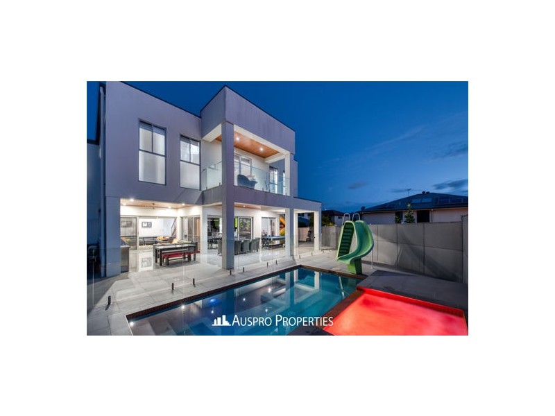 110 The Parkway, Stretton QLD 4116