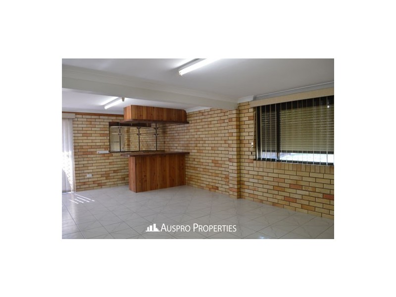 398 Warrigal Rd, Eight Mile Plains QLD 4113