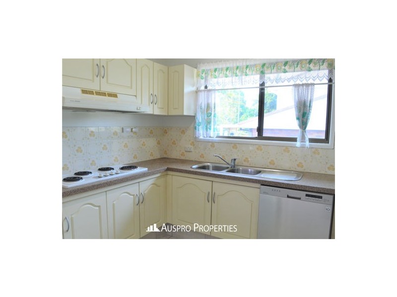 398 Warrigal Rd, Eight Mile Plains QLD 4113