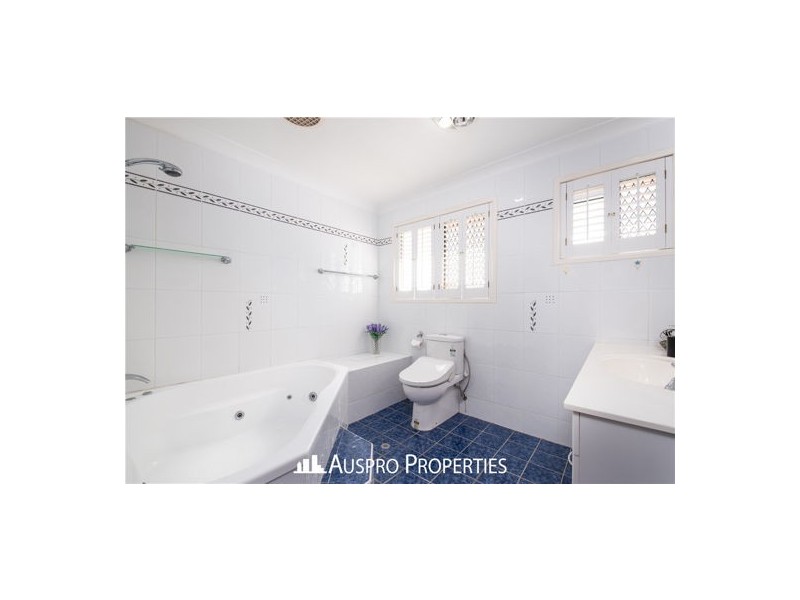 12 Tapioca St, Eight Mile Plains QLD 4113