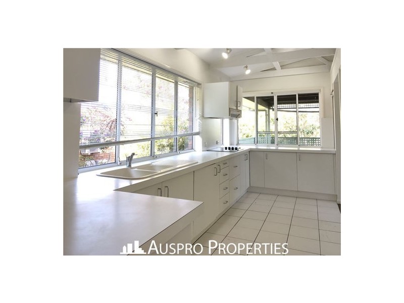 18 Firthshire Street, Mansfield QLD 4122