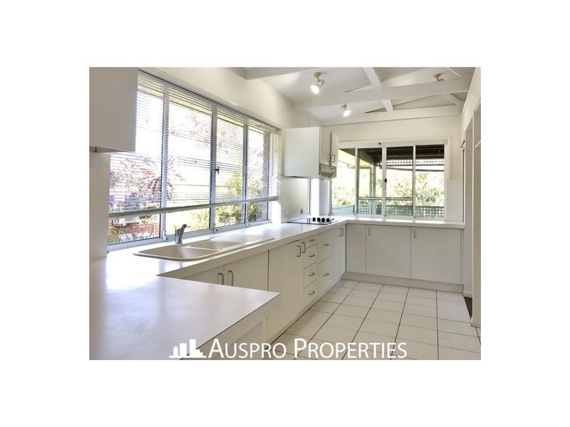 18 Firthshire Street, Mansfield QLD 4122