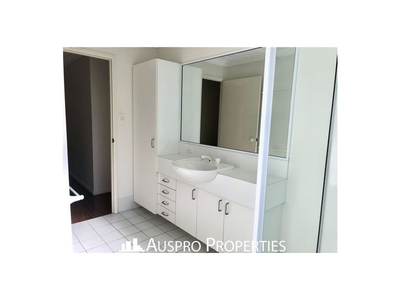 18 Firthshire Street, Mansfield QLD 4122