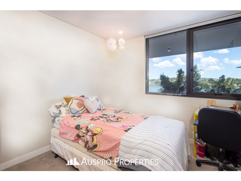 20005 37D Harbour Rd, Hamilton QLD 4007