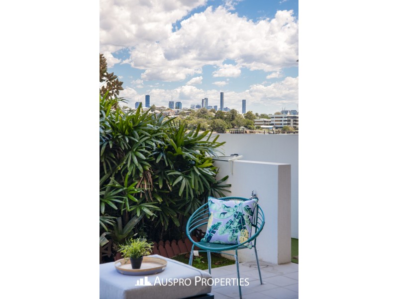 20005 37D Harbour Rd, Hamilton QLD 4007