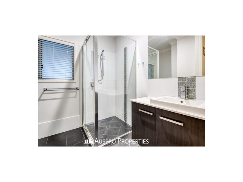 27 Peachtree Pl, Stretton QLD 4116
