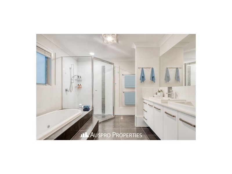 27 Peachtree Pl, Stretton QLD 4116