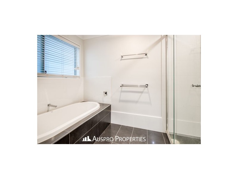 27 Peachtree Pl, Stretton QLD 4116