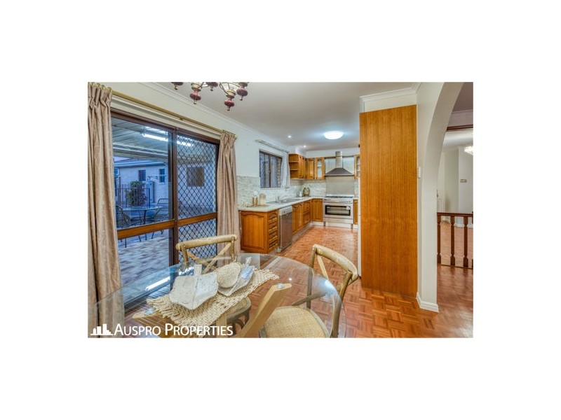 5 Lomandra Street, Robertson QLD 4109