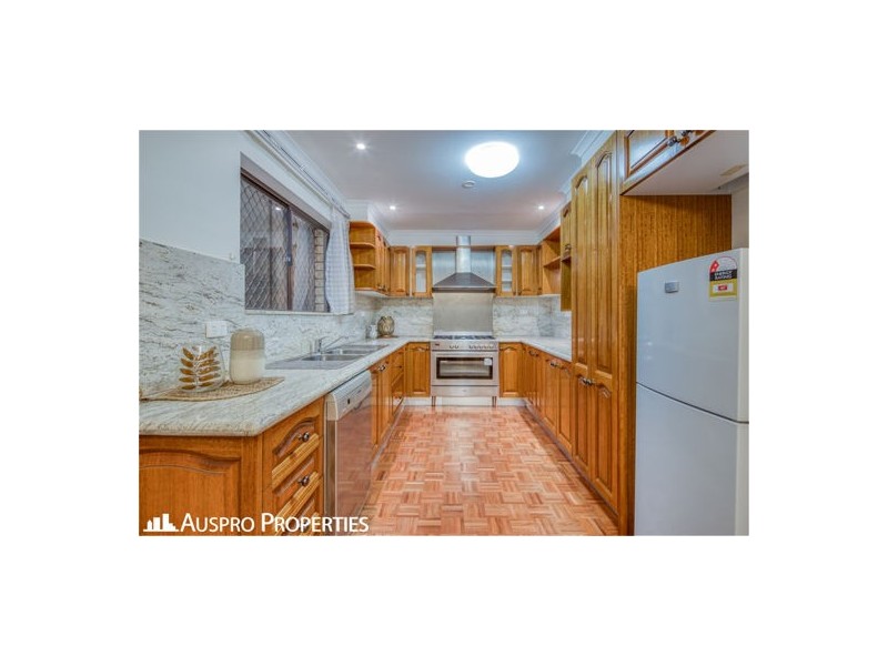 5 Lomandra Street, Robertson QLD 4109