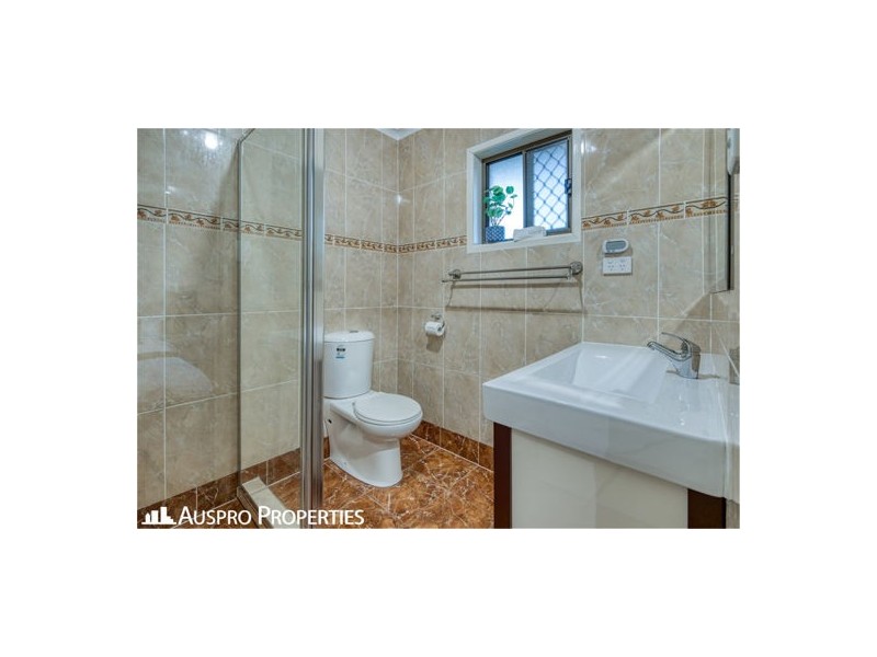 5 Lomandra Street, Robertson QLD 4109