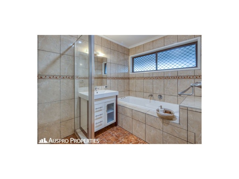 5 Lomandra Street, Robertson QLD 4109