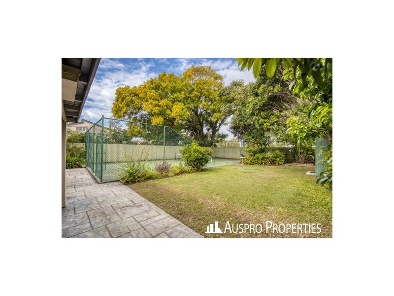 30 Darlington St, Macgregor QLD 4109