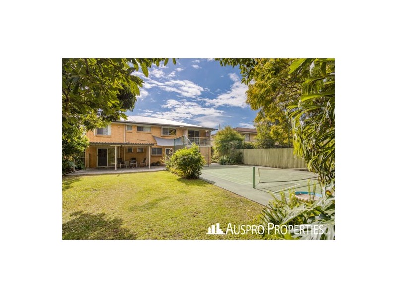 30 Darlington St, Macgregor QLD 4109