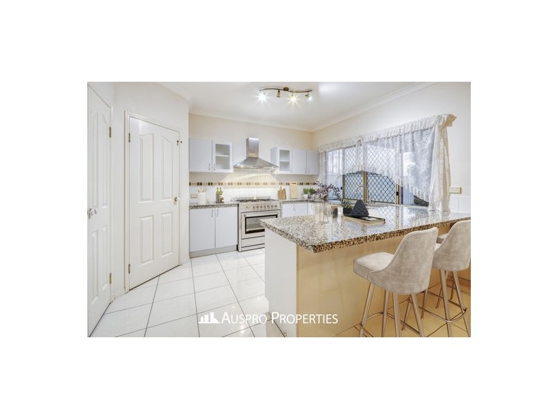 5 Paul Drive, Regents Park QLD 4118