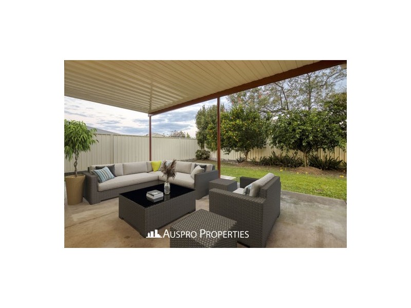 5 Paul Drive, Regents Park QLD 4118