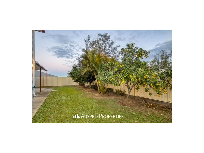 5 Paul Drive, Regents Park QLD 4118