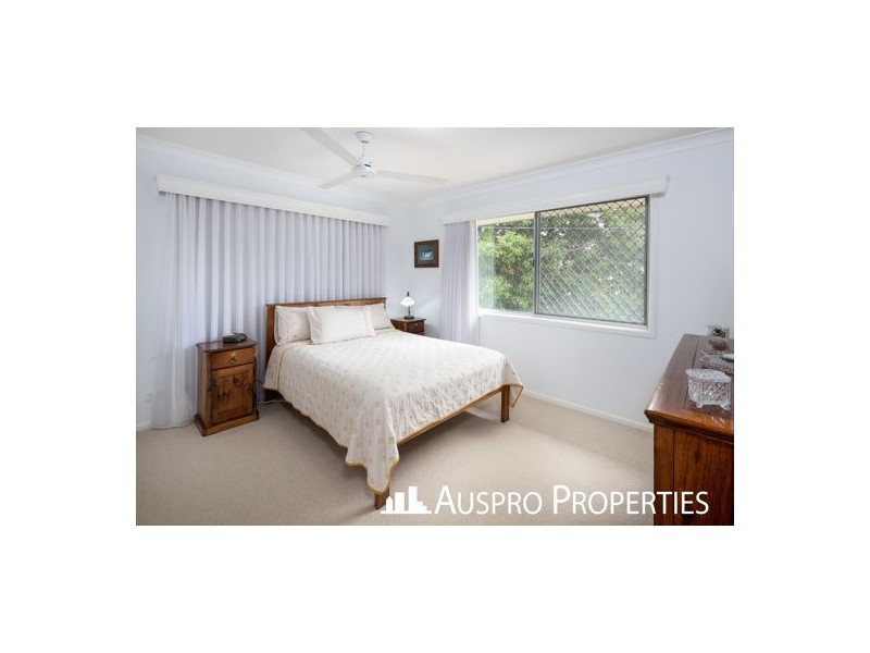 30 Darlington St, Macgregor QLD 4109