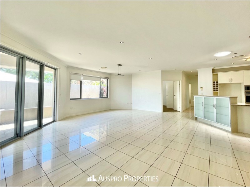 11 Penson St, Stretton QLD 4116