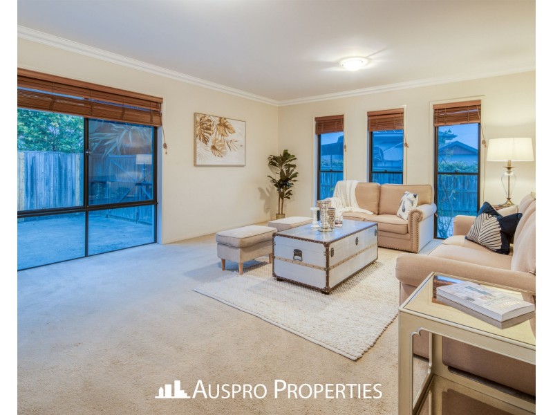 16 Spruce Bark Court, Stretton QLD 4116
