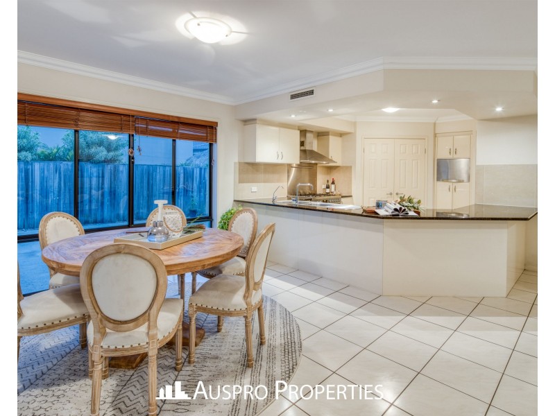 16 Spruce Bark Court, Stretton QLD 4116