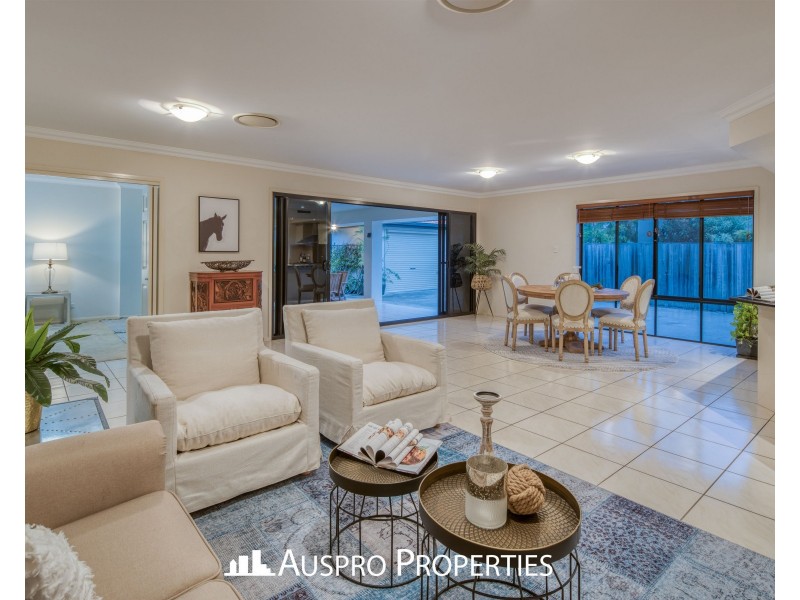 16 Spruce Bark Court, Stretton QLD 4116