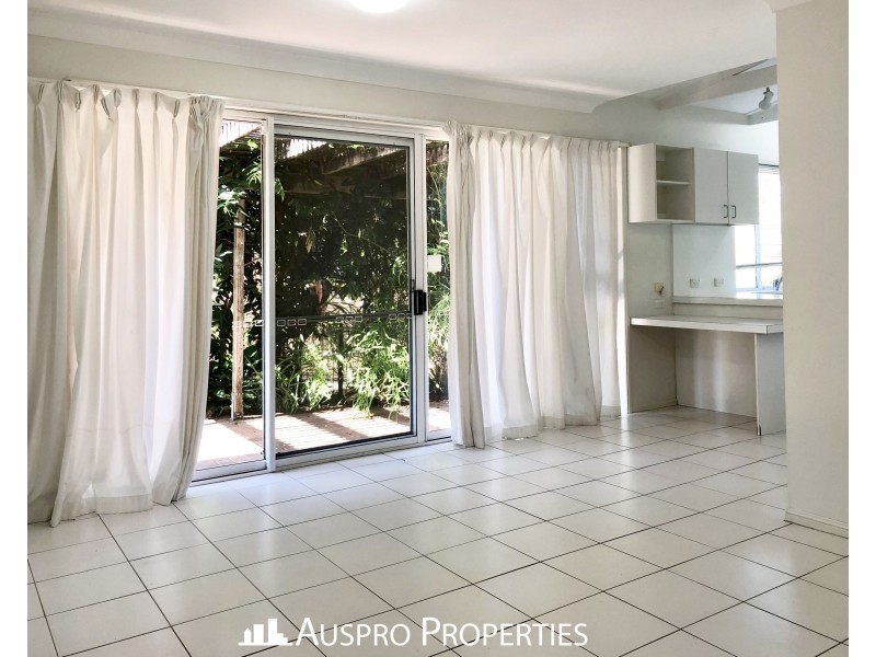 18 Firthshire Street, Mansfield QLD 4122