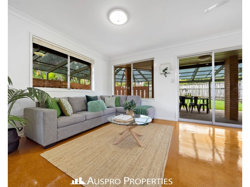 27 Copenhagen St, Wishart QLD 4122