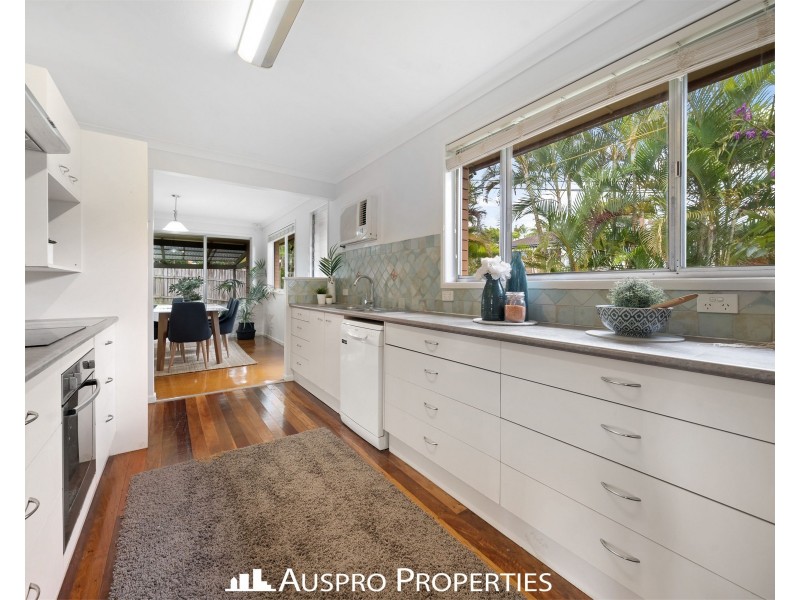 27 Copenhagen St, Wishart QLD 4122