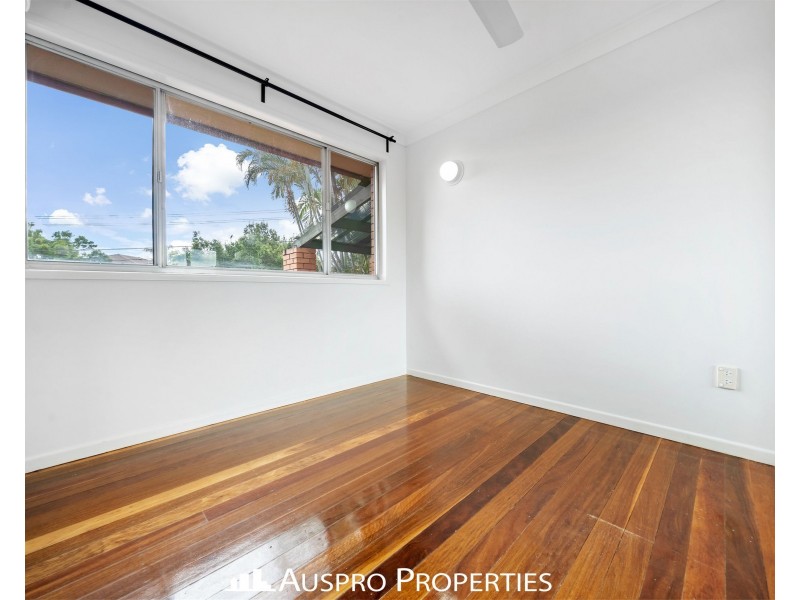 27 Copenhagen St, Wishart QLD 4122