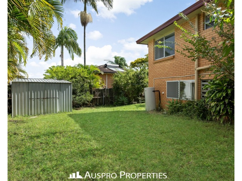 27 Copenhagen St, Wishart QLD 4122