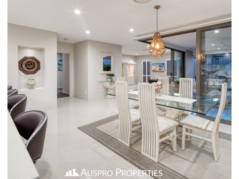 79 Hawthorn Circuit, Stretton QLD 4116