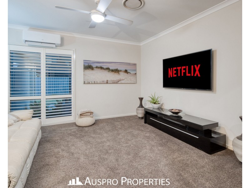 79 Hawthorn Circuit, Stretton QLD 4116