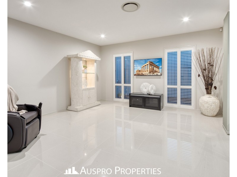 79 Hawthorn Circuit, Stretton QLD 4116