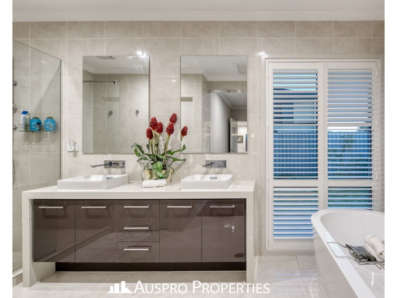 79 Hawthorn Circuit, Stretton QLD 4116