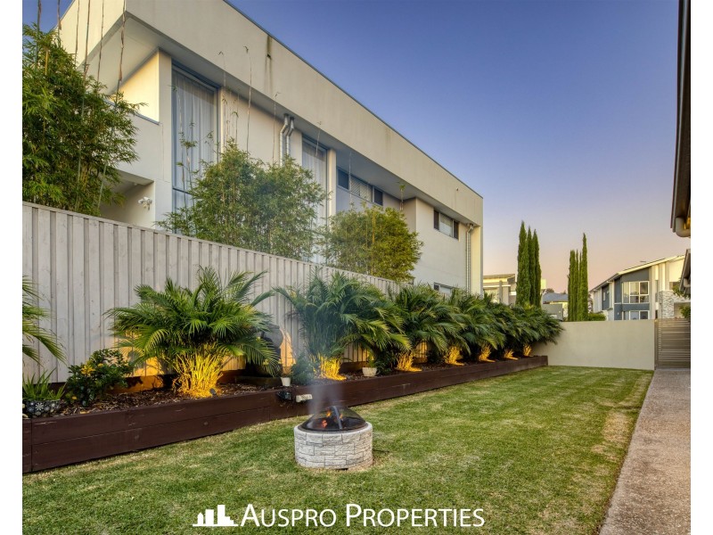 79 Hawthorn Circuit, Stretton QLD 4116